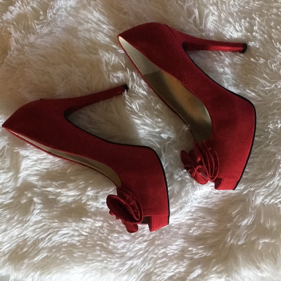 Red Guess peep toe heels - Picture 6 of 7